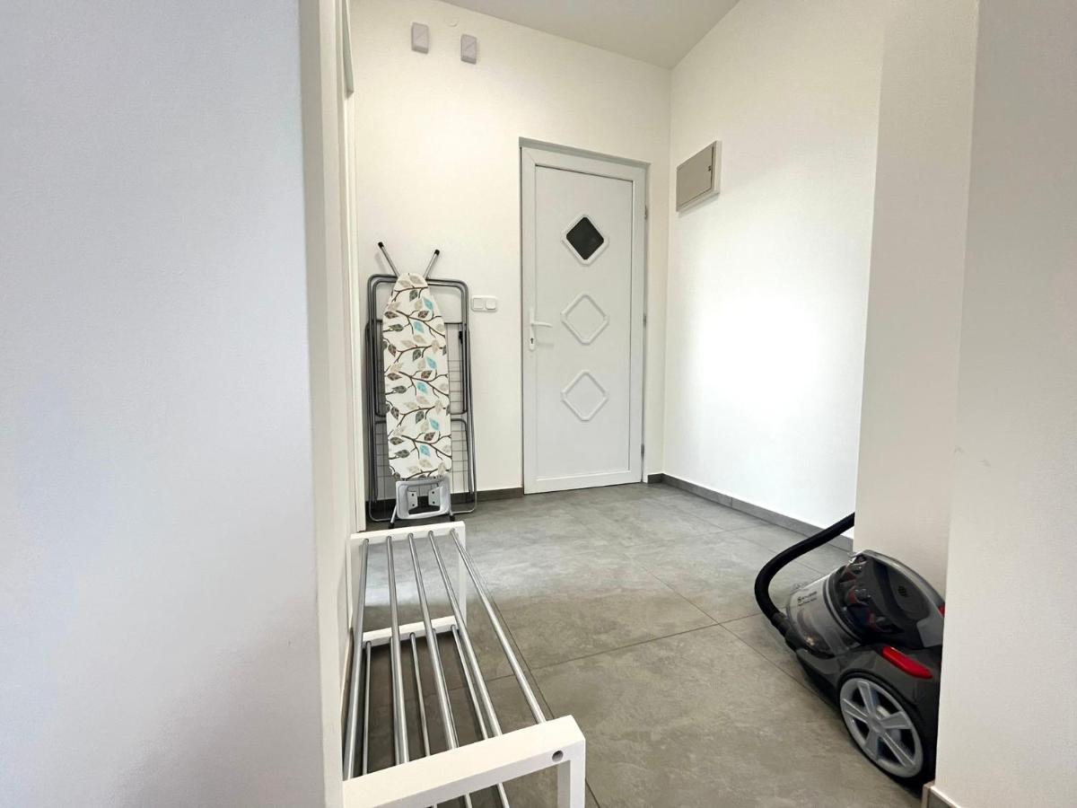 Studio-Apartments Fuer Monteure & Businessgaeste Zentral In Neumuenster Exterior photo